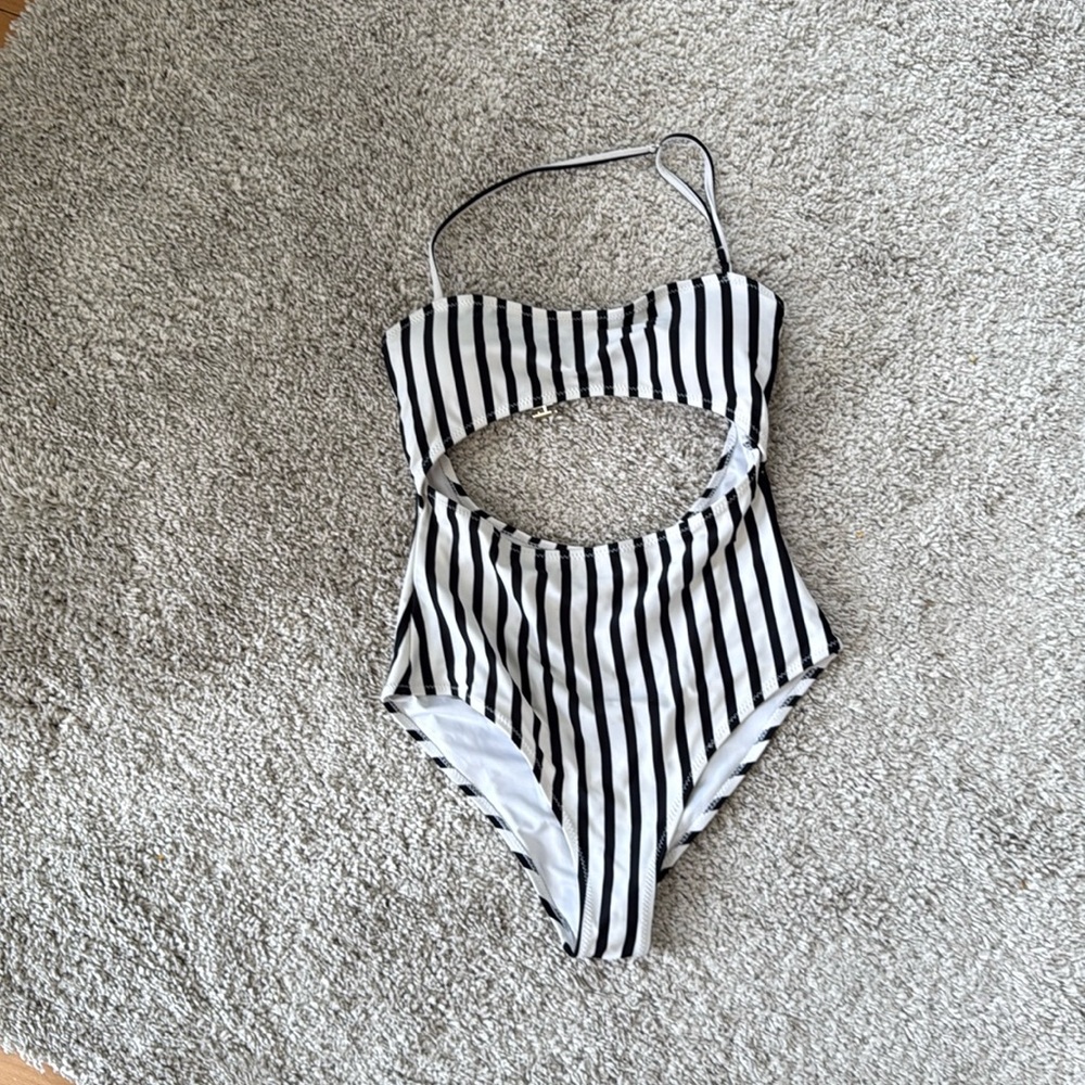 Like new. Striped cutout Cupshe bathing suit.